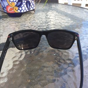 BURBERRY POLARIZED SUNGLASSES NEW CONDITION